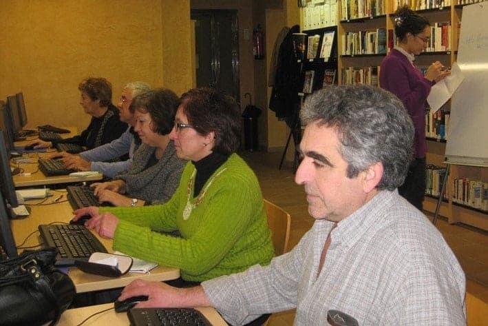 Els cursos d'informàtica es fan a la Sala de lectura de Can Ganduxer (a la foto) i a la Biblioteca Municipal