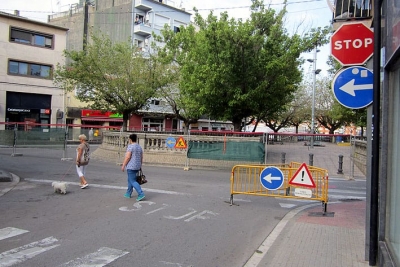 Mentre durin les obres de la 1a fase, els vehicles que baixin pel carrer de Rosselló hauran de girar a l'esquerra