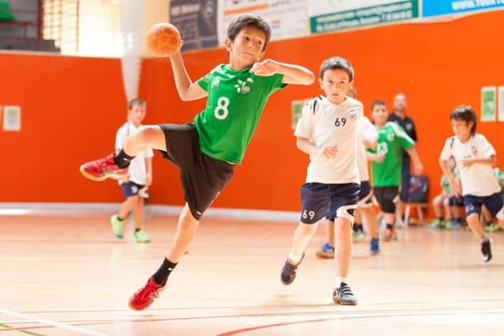 El bàsquet és una de les activitats de temporada ofertes pel Patronat Municipal d'Esports