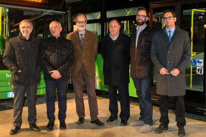 Els quatre alcaldes, amb el cap del Servei Territorial de Transports de Barcelona i el conseller delegat de Sagalés. FOTO: Toni Torrillas