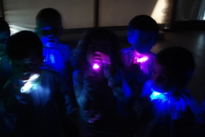 Els infants també van participar en un espectacle de llums i colors