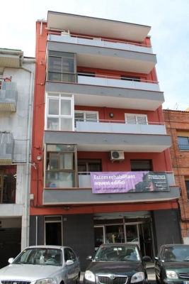 El bloc de pisos del carrer de Ponent, 22, amb les obres de reforma acabades