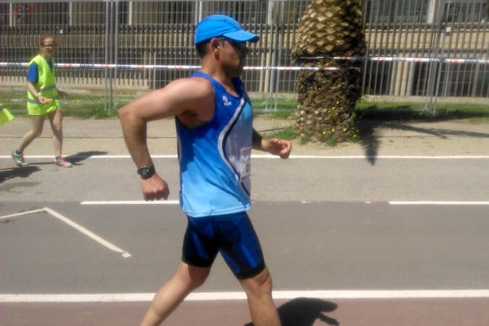 José Perales, en un moment de la cursa que va tenir lloc l'1 de maig a la Mar Bella de Barcelona