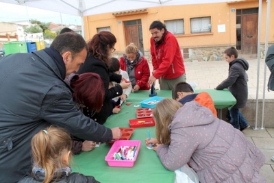 Els casals infantils i centres de joves municipals van realitzar un taller de xapes