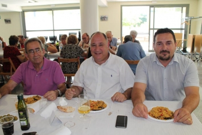 L'Alcalde Francesc Colomé, el Regidor de Participació i Relacions Ciutadanes J.A. Corchado i el President del Casal d'avis Miguel Sánchez
