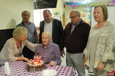 Tesifón Gallego a punt de bufar les espelmes del seu 101 aniversari