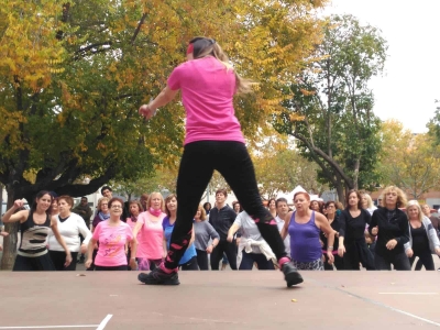 Ball aeròbic pel Dia Internacional per a l'eliminació de la violència envers les dones