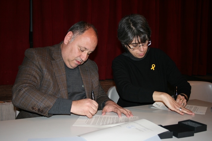 Signatura de conveni entre Ajuntament i el Centre Cultural de Marata