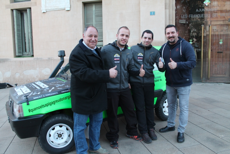 El Burrusuki's Team presenta el seu cotxe a l'alcalde i regidor d'Esports