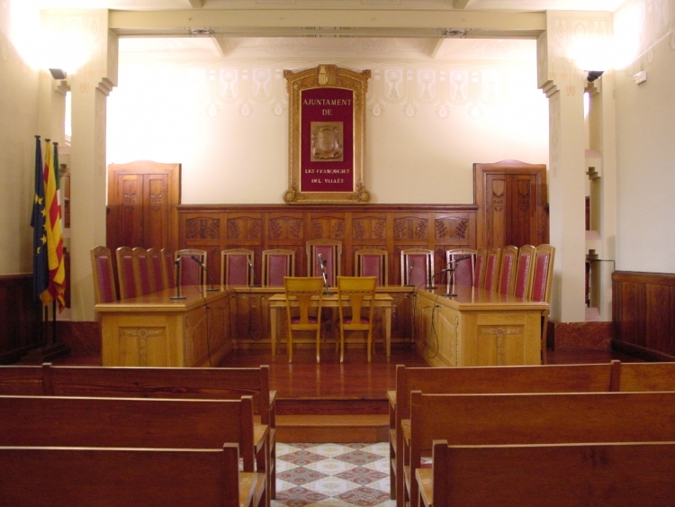 Interior de la Sala de Plens de l'Ajuntament de les Franqueses