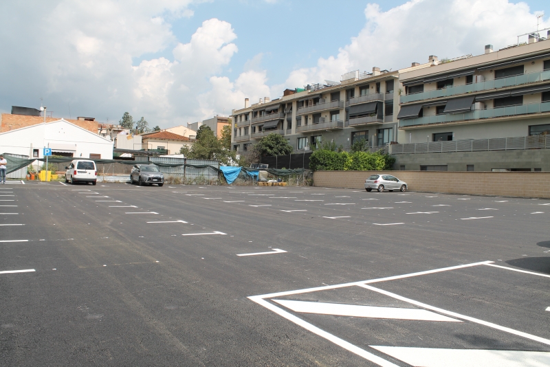 Nou asfaltat de l'aparcament del carrer Sant Josep