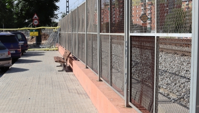 Zona d'estacionament del carrer d'Aragó a l'alçada del pas soterrat