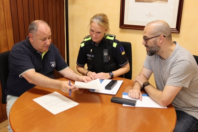 L'alcalde, Francesc Colomé, i els dos nous caporals de la Policia Local de les Franqueses