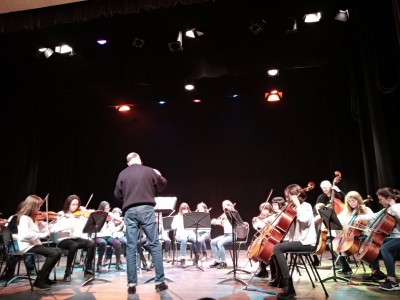 Orquestra la Tribu de l'Escola Municipal de Música Josep Aymerich