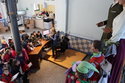 Visita a l'Ajuntament dels alumnes de tercer de l'escola Guerau de Liost